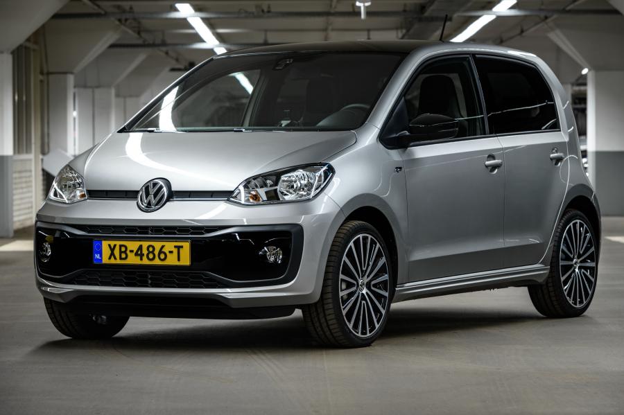  Volkswagen up! R-Line 2018 года  (WW) (фото 6 из 10)